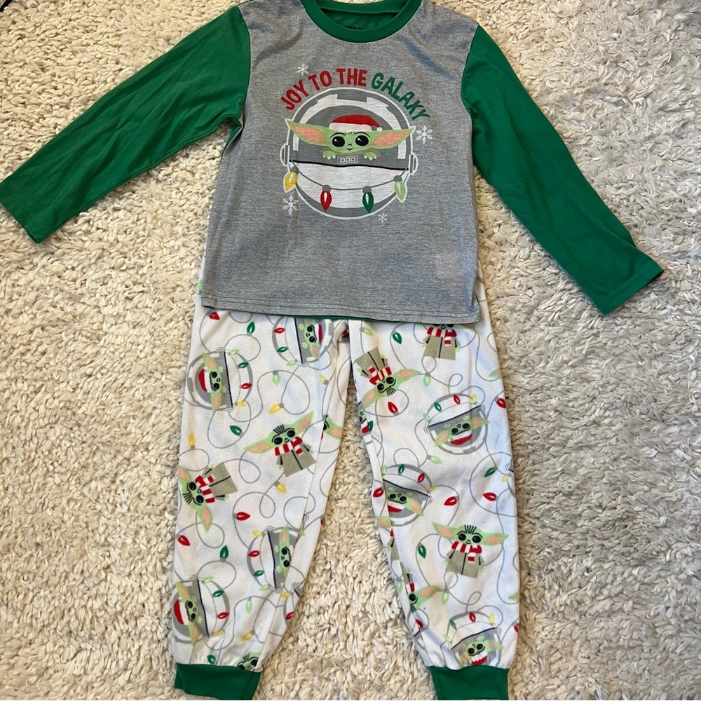 Star Wars Green and Gray Kids Pajama Set